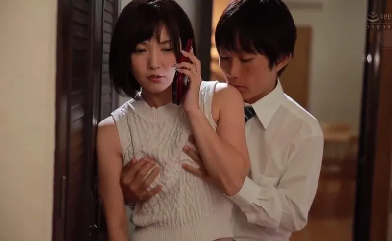 Người chồng đi đánh golf, vợ yêu ở nhà dẫn trai trẻ về xxx cho sướng